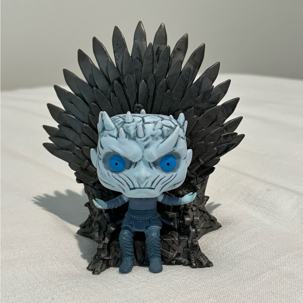 Funko POP! Deluxe: Game of Thrones - Night King Sitting on Throne